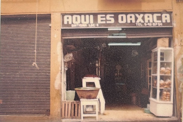 Archive photo of the Aquí es Oaxaca store in 1981